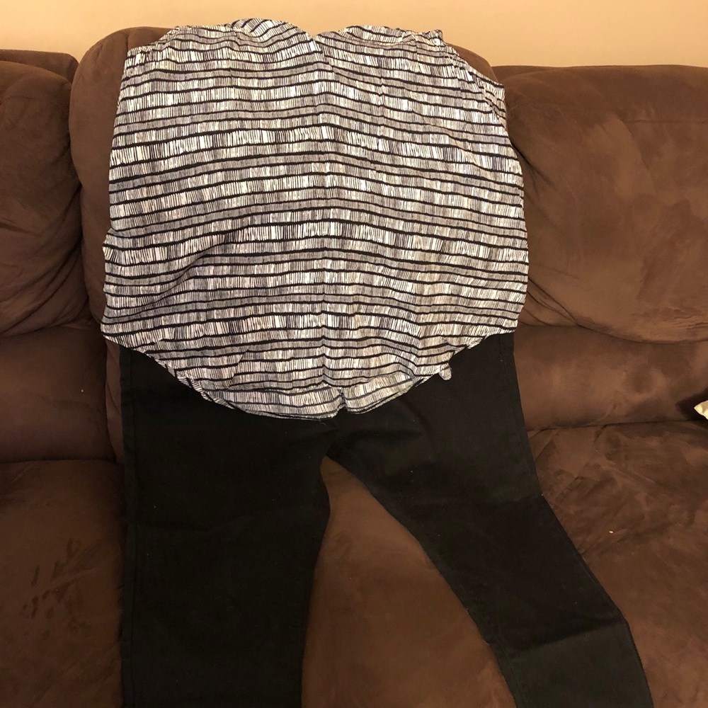 Complete outfit! Levi’s black jeans and ON Top